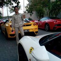 help--tempat-kerja-ane-diserbu-ferrari-gan