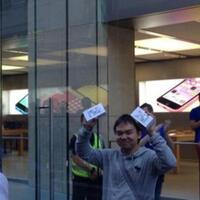 orang-indonesia-beli-iphone-5s-pertama-di-dunia
