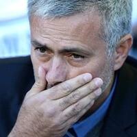 gagal-tangani-manchester-united-jose-mourinho-menangis