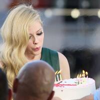 98299829-avril-lavigne-lover-aka-cross-bones-98299829---part-3