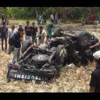 mobil-rombongan-pengantar-haji-dihantam-kereta-13-tewas