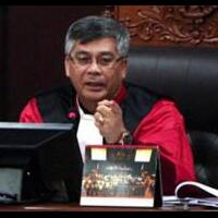 beringin-ketua-mk--politisi-golkar-ditangkap-kpk-terkait-kasus-pilkada-gunung-mas