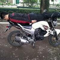 ini-nih-foto-foto-planking-yang-unik-ngakak-inside-lol