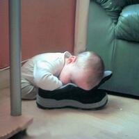 foto-kelucuan-anak-anak-saat-tidur-di-sembarang-tempat