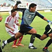 photo-photo-pemain-sepak-bola-pukul-wasit