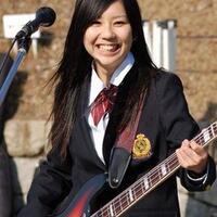 bassist-paling-cantik-di-indonesia