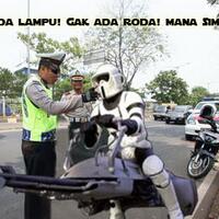 pic-kena-tilang-gara-gara-gak-ada-lampu--roda-gan