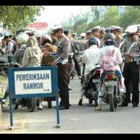 polisi-sama-yang-suka-ngajak-damai-polisi-sini--masuk-lagi-bray
