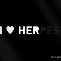 menkes-bagikan-kondom-gratis-di-ugm