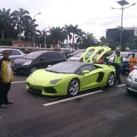 mobil-lamborgini-aja-bisa-mogok-kalo-masuk-tol-indonesia