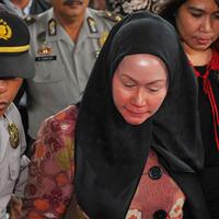 atut-ditahan-kpk-terkait-1800-proyek-bermasalah