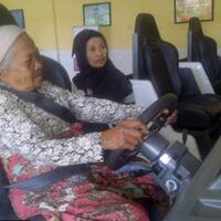 ibu-modern-katanya-gaya-sosialita-jakarta-arisan-rp-100-juta-dugem--brondong