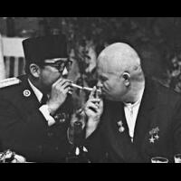 sahabat-dekat-presiden-ri-soekarno-dengan-6-kepala-negara-di-dunia
