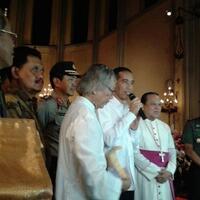 jokowi-ucapkan-selamat-natal-di-katedral-jemaat-horee