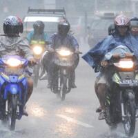 2-musim-ini-banyak-pengendara-sepeda-motor-yang-mengeluarkan-sifat-buruknya