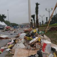 nyadar-woi-sampah-pasca-perayaan-tahun-baru-2014-pic