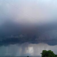 keren-beginilah-tampilan-hujan-kalau-dilihat-dari-atas-awan