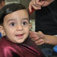 ekspresi-anak-kecil-saat-potong-rambut