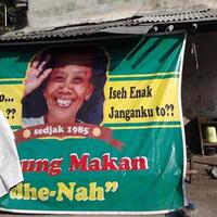 jokowi-suguhkan-jajanan-pasar-rebusan-untuk-rossi--lorenzo