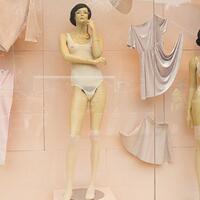 gokil-news-patung-pajangan-toko-punya-bulu-kemaluan