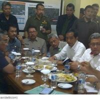 begini-seriusnya-mimik-jokowi-aher-dan-peserta-rapat-banjir-di-katulampa