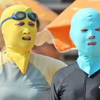 crot-warga-rela-celana-ketatnya-disemprot-cat--diganti-sarung