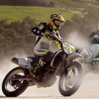 valentino-rossi-vs-me-supermoto-fun-race