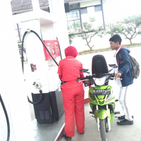 shareseumur-baru-pertama-ini-diusir-pom-bensin