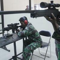 foto-pasukan-katak-latihan-menembak-khusus-sniper