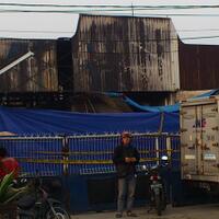 seller-tangerang-masuk-gudang-jne-cimone-ludes-terbakar