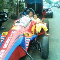 mobil-f1-di-jalan-umum-gan-with-picvideo-ngakak