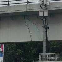 retakan-jembatan-flyover-dari-arah-slipi-ke-kebonjeruk--tangerang