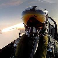 edan-pilot-jet-tempur-f-16-selfie-saat-menembakkan-rudal