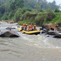 menikmati-arung-jeram-sungai-cisadane