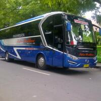 ente-tau-arti-dari-quotstickerquot-yang-menempel-di-bus-malam-ini--realbro