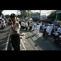 fpi-kepung-gereja-santo-stanislaus-kostka-di-bekasi