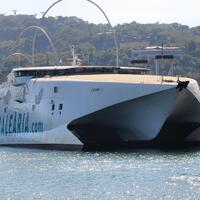 solusi-antrian-di-pelabuhan-penyeberangan-dengan-high-speed-ferry