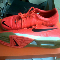 share-sepatu-futsal-yang-dipakai