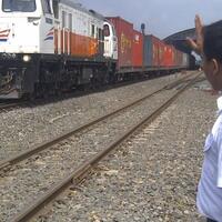 demi-keselamatan-pengguna-jalan-penjaga-pintu-kereta-golput