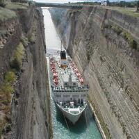 corinth-canal-terusan-paling-sempit-dan-berbahaya-di-dunia-bagi-kapal-laut