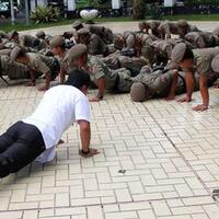 walikota-bogor-ajak-push-up-50-kali-anggota-satpol-pp