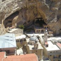 awas-terguncang-mr-bashar-al-assad-mengunjungi-the-old-christian-town-maaloula