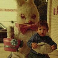 orang-orang-ini-make-kostum-kelinci-bukannya-lucu-malah-serem-gan