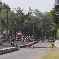 portal-melintang-di-jalur-lambat-depan-kopassus-solo-ada-apa