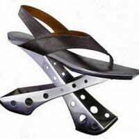 sandal-sandal-yang-bentuknya-aneh-dan-unik