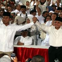 prabowo-hatta-ziarah-ke-makam-pahlawan-sebelum-ke-kpu