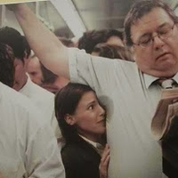 foto-konyol-saat-orang-di-dalam-angkutan-umum