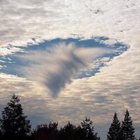 fenomena-awan-awan-menakjubkan-yang-belum-pernah-lo-lihat-sebelumnya