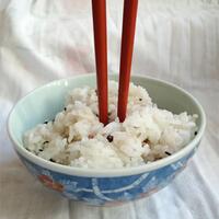 10-larangan-dalam-memakai-sumpit-di-jepang