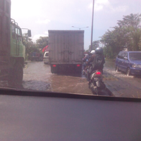 miris--sudah-2-hari-banjir-surabaya-belum-surut-juga